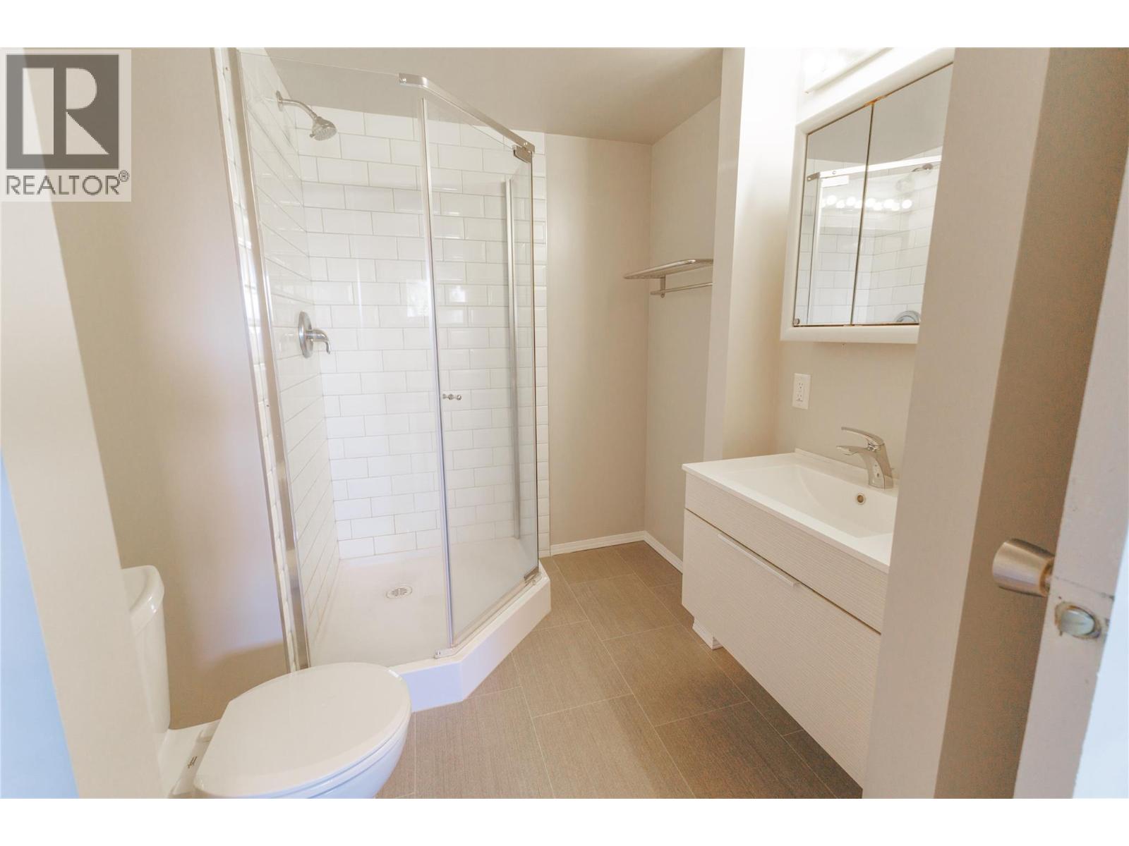 300 GORDONHORN CRESCENT - 40