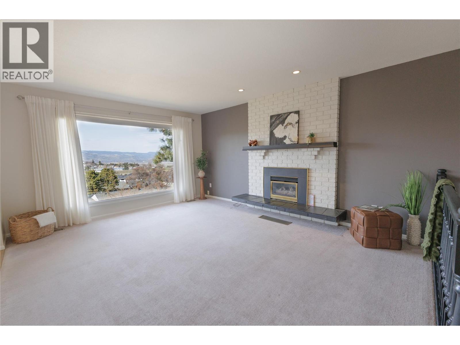 300 GORDONHORN CRESCENT - 7