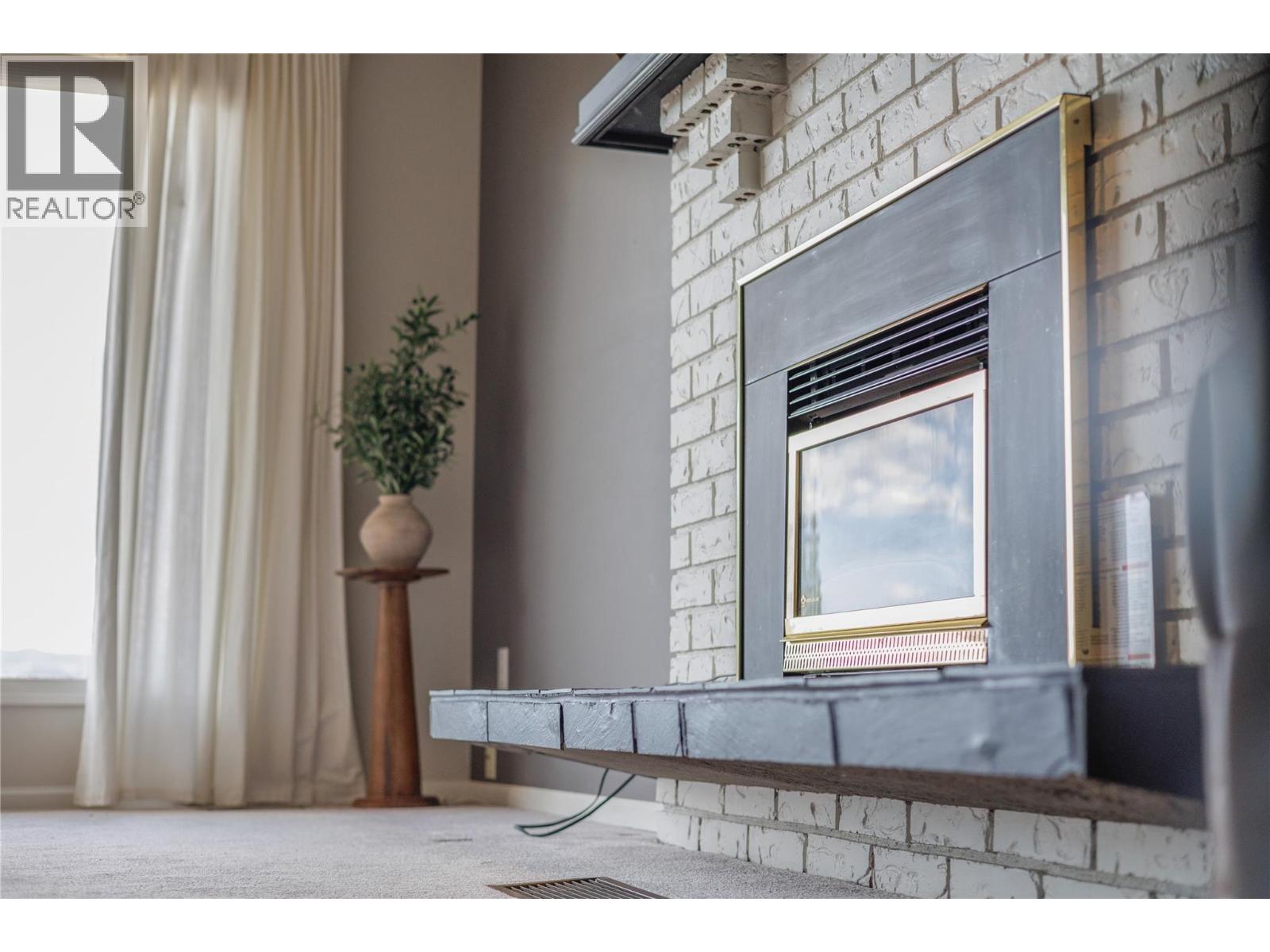 300 GORDONHORN CRESCENT - 9