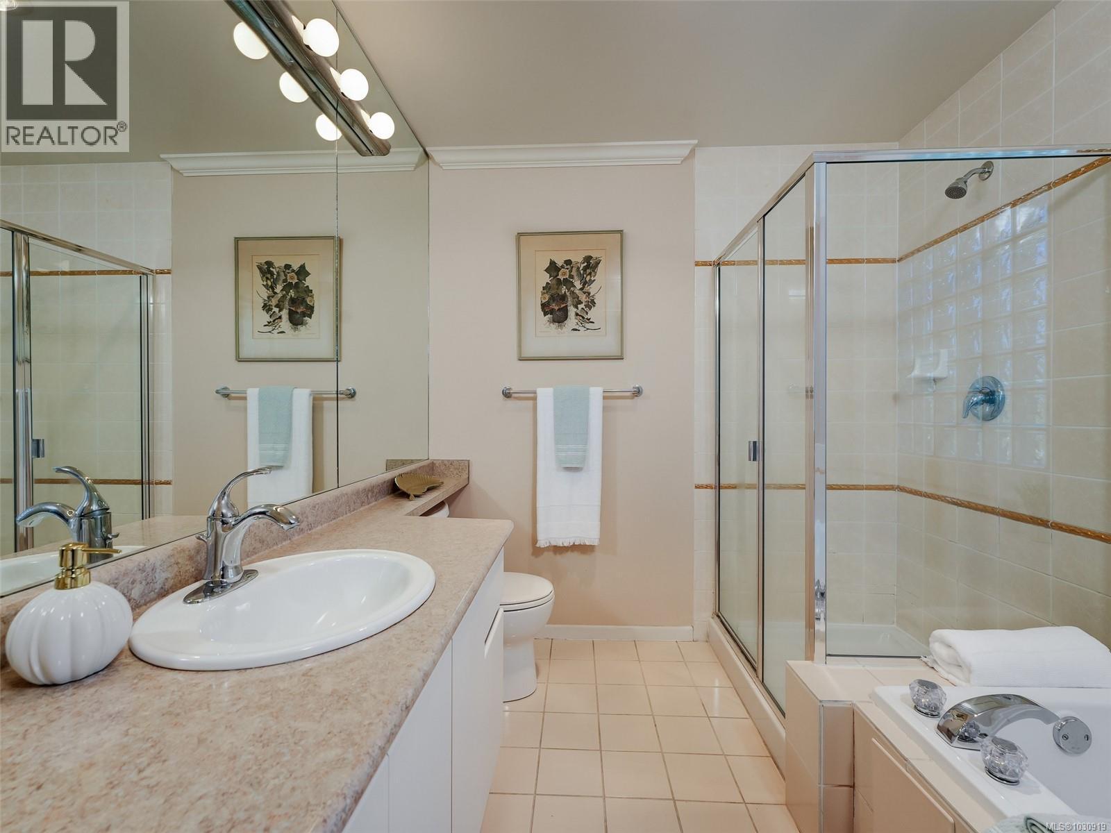 #460 188 DOUGLAS ST - 14