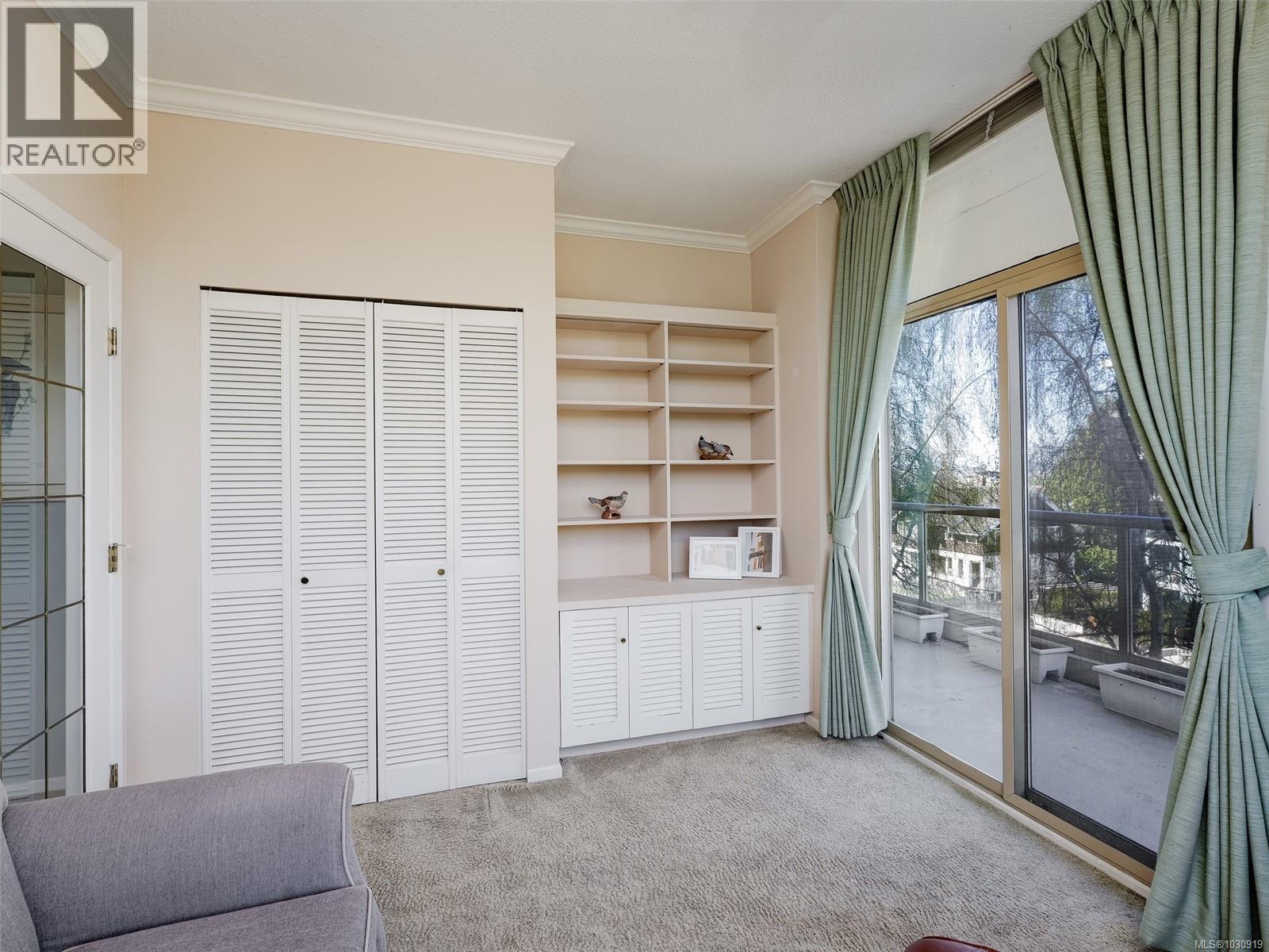 #460 188 DOUGLAS ST - 17