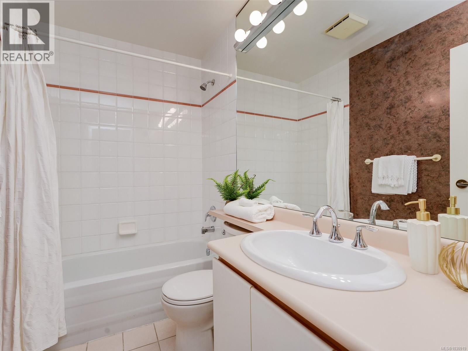 #460 188 DOUGLAS ST - 18