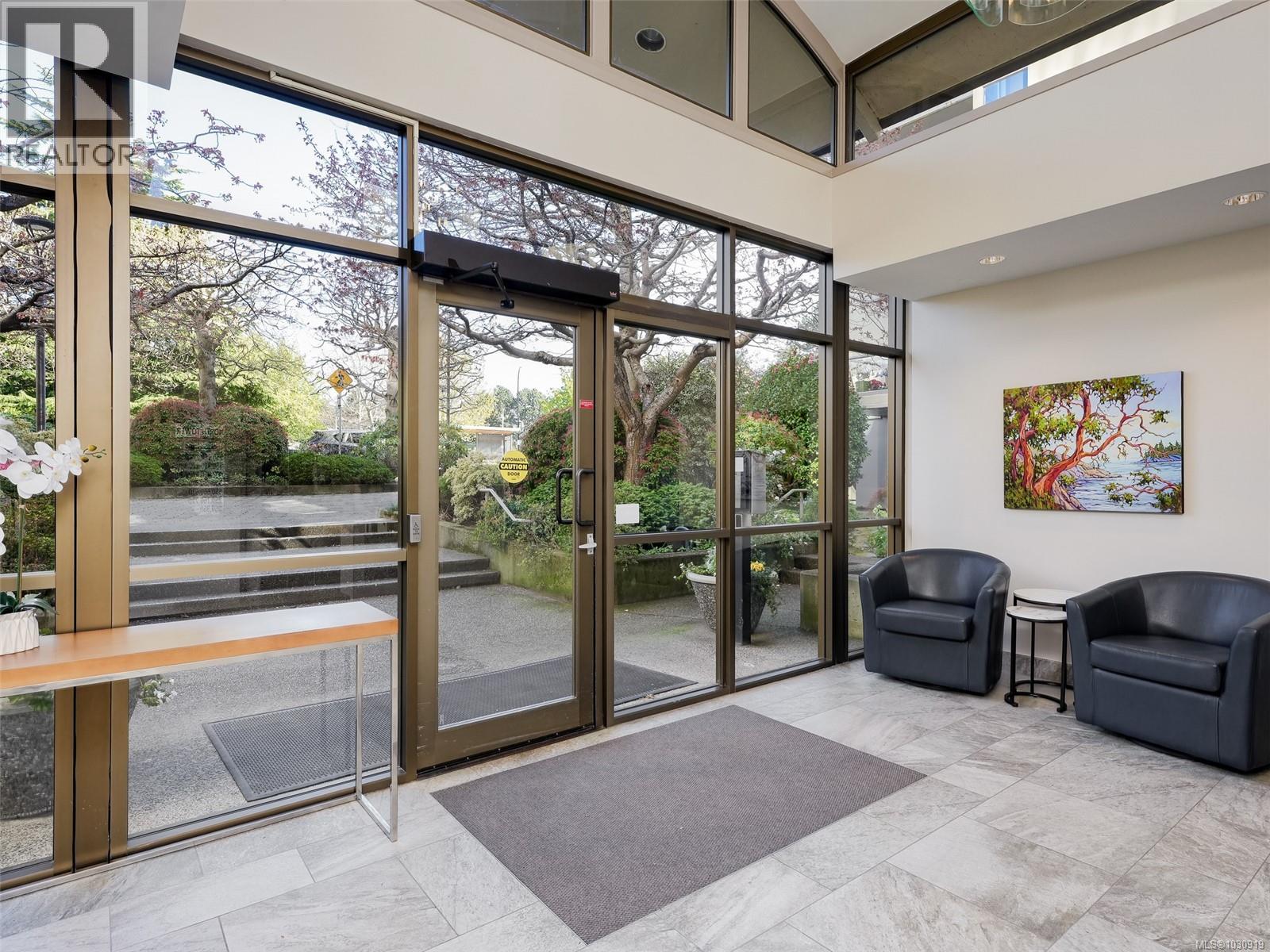 #460 188 DOUGLAS ST - 24