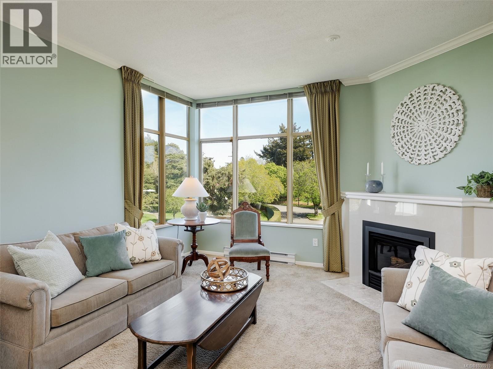 #460 188 DOUGLAS ST - Image 3