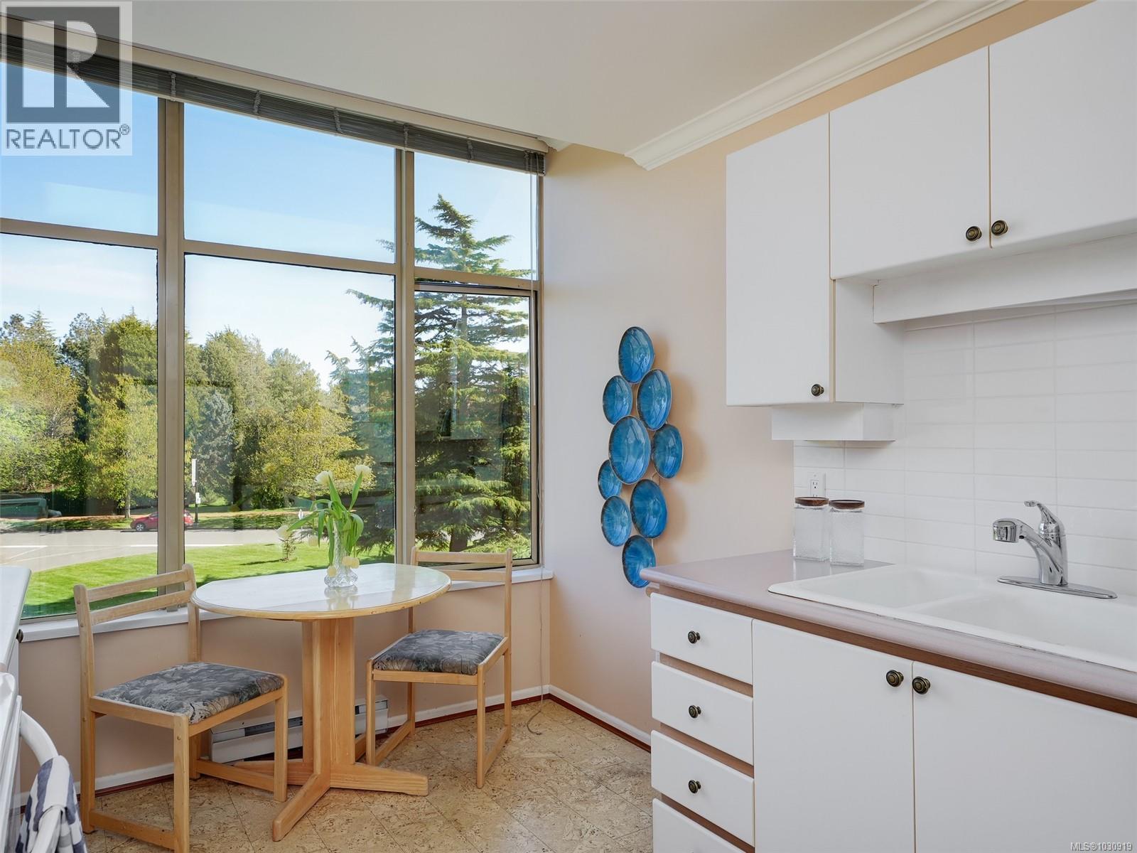 #460 188 DOUGLAS ST - 8