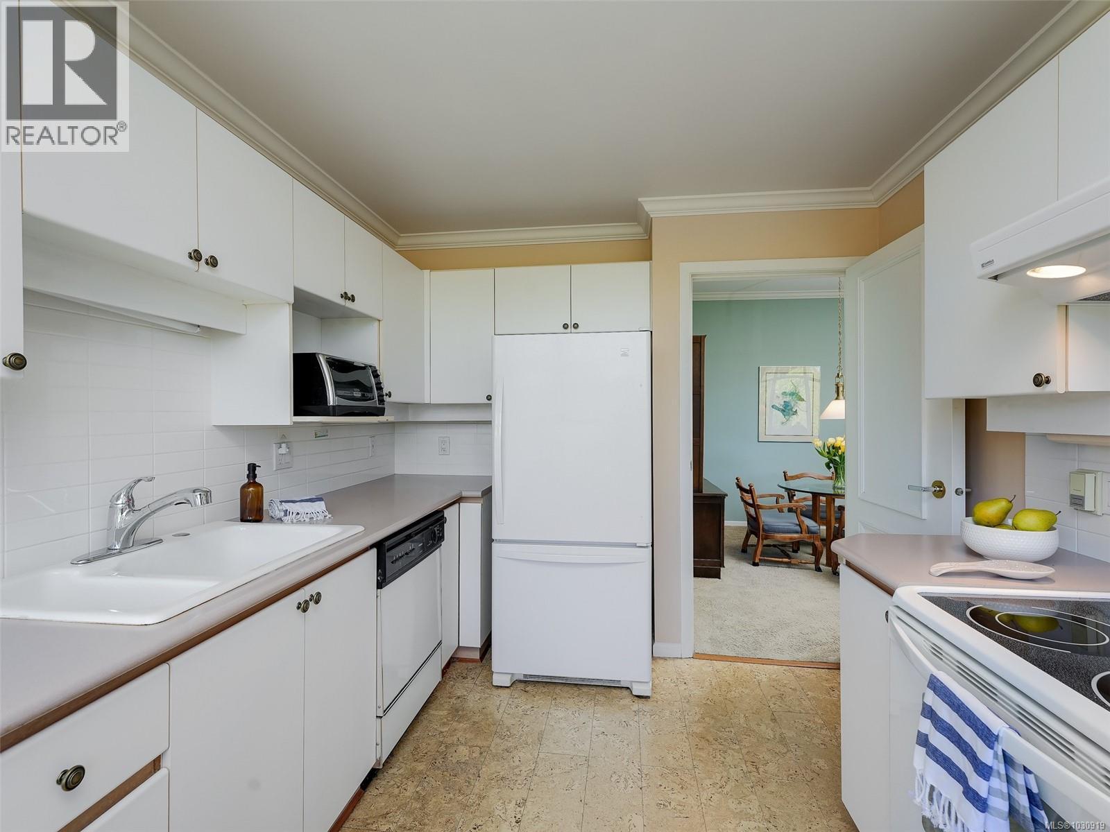 #460 188 DOUGLAS ST - 9