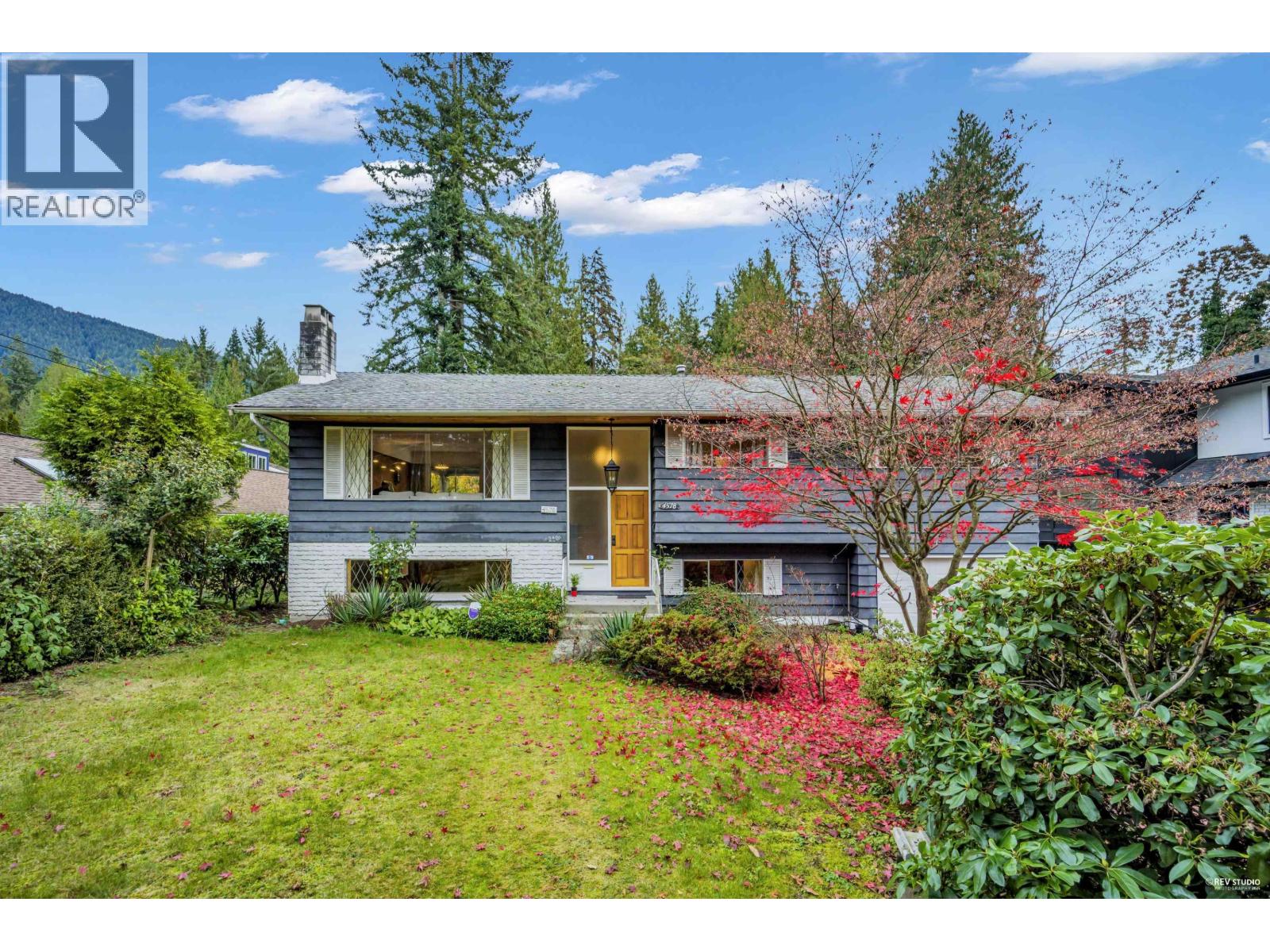 4578 CAPILANO ROAD, North Vancouver