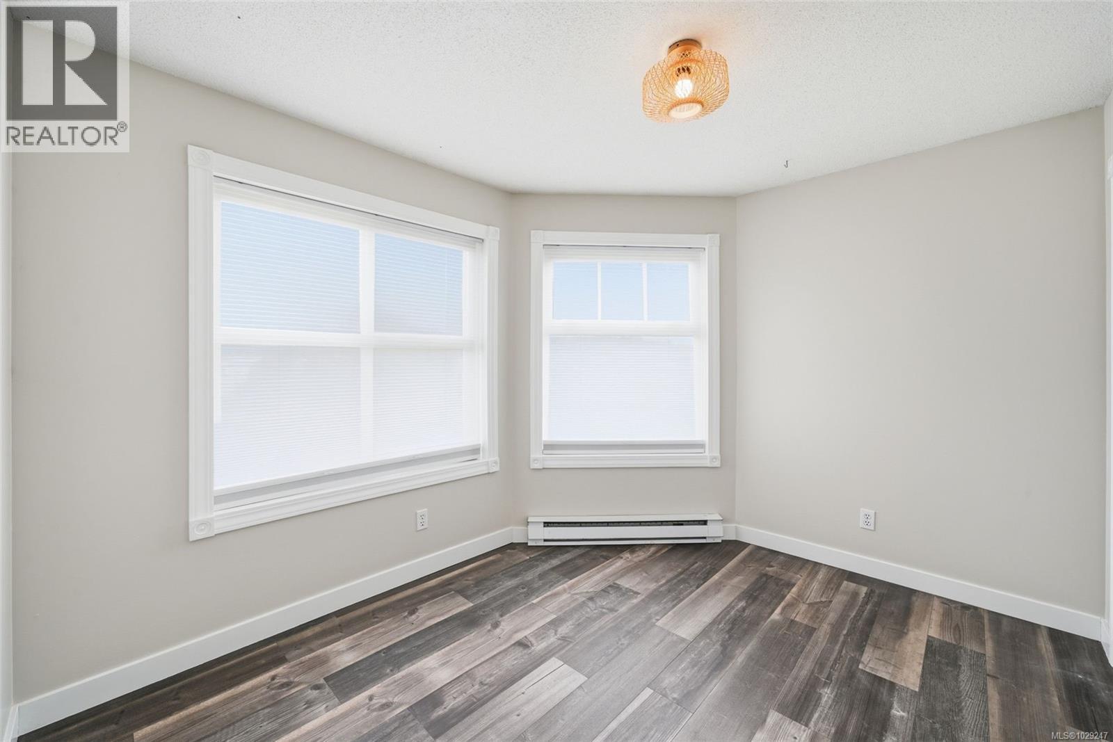 #408 2560 WARK ST - 11