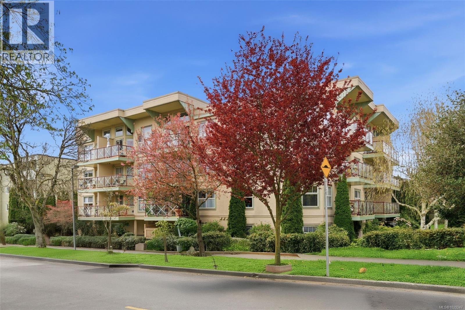 #408 2560 WARK ST - 18