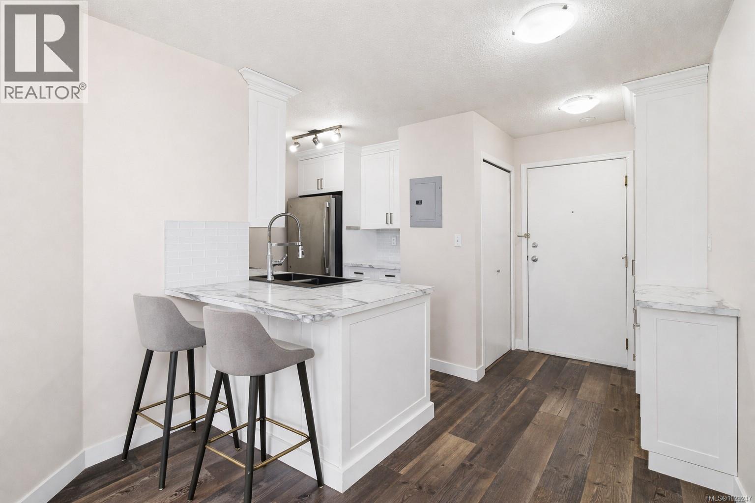 #408 2560 WARK ST - 4