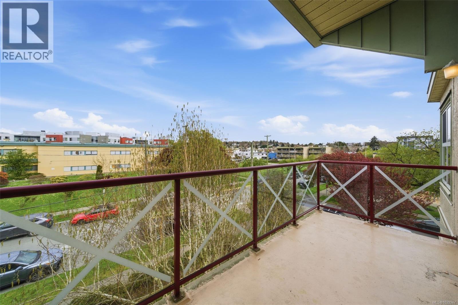 #408 2560 WARK ST - 19