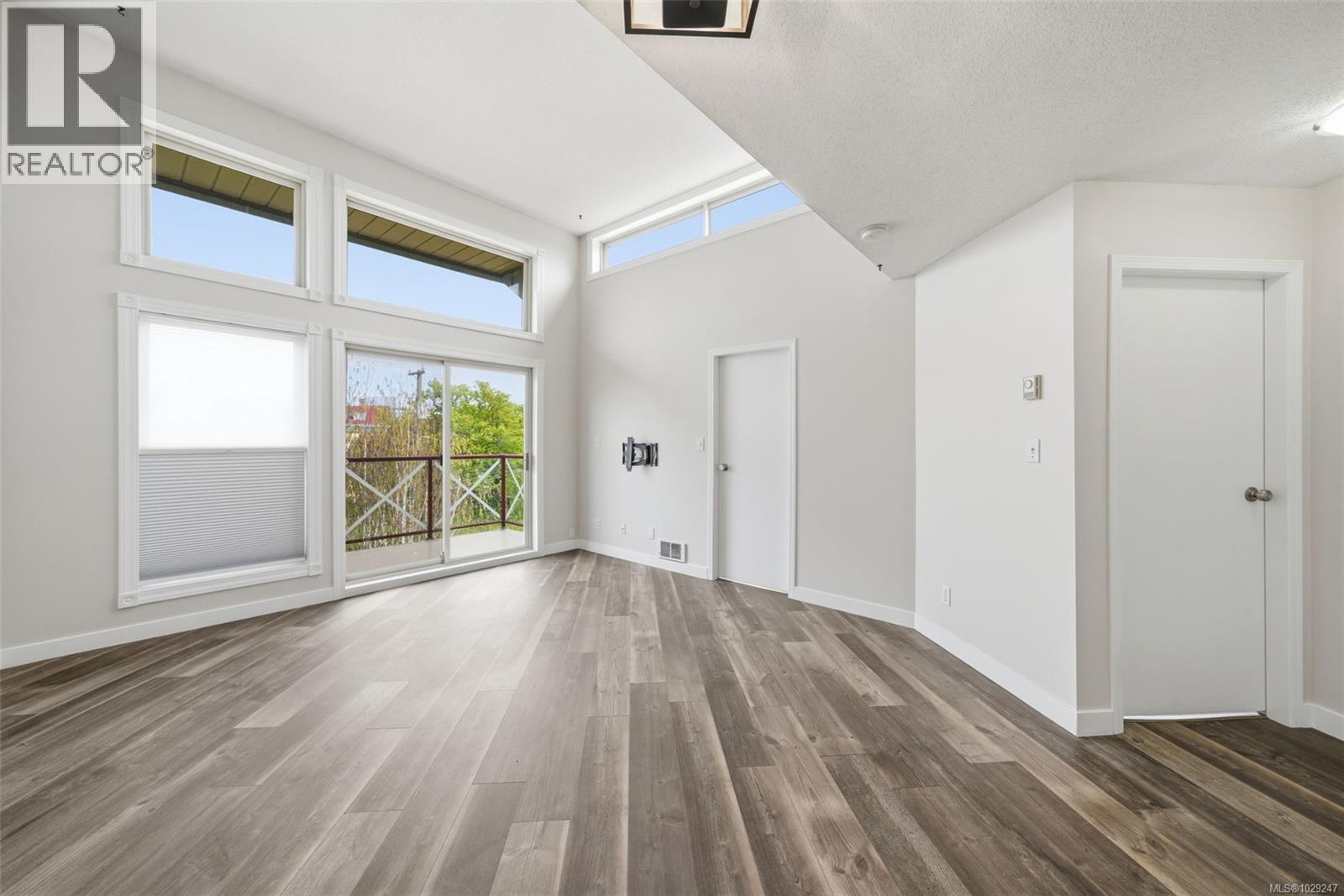 #408 2560 WARK ST - 9