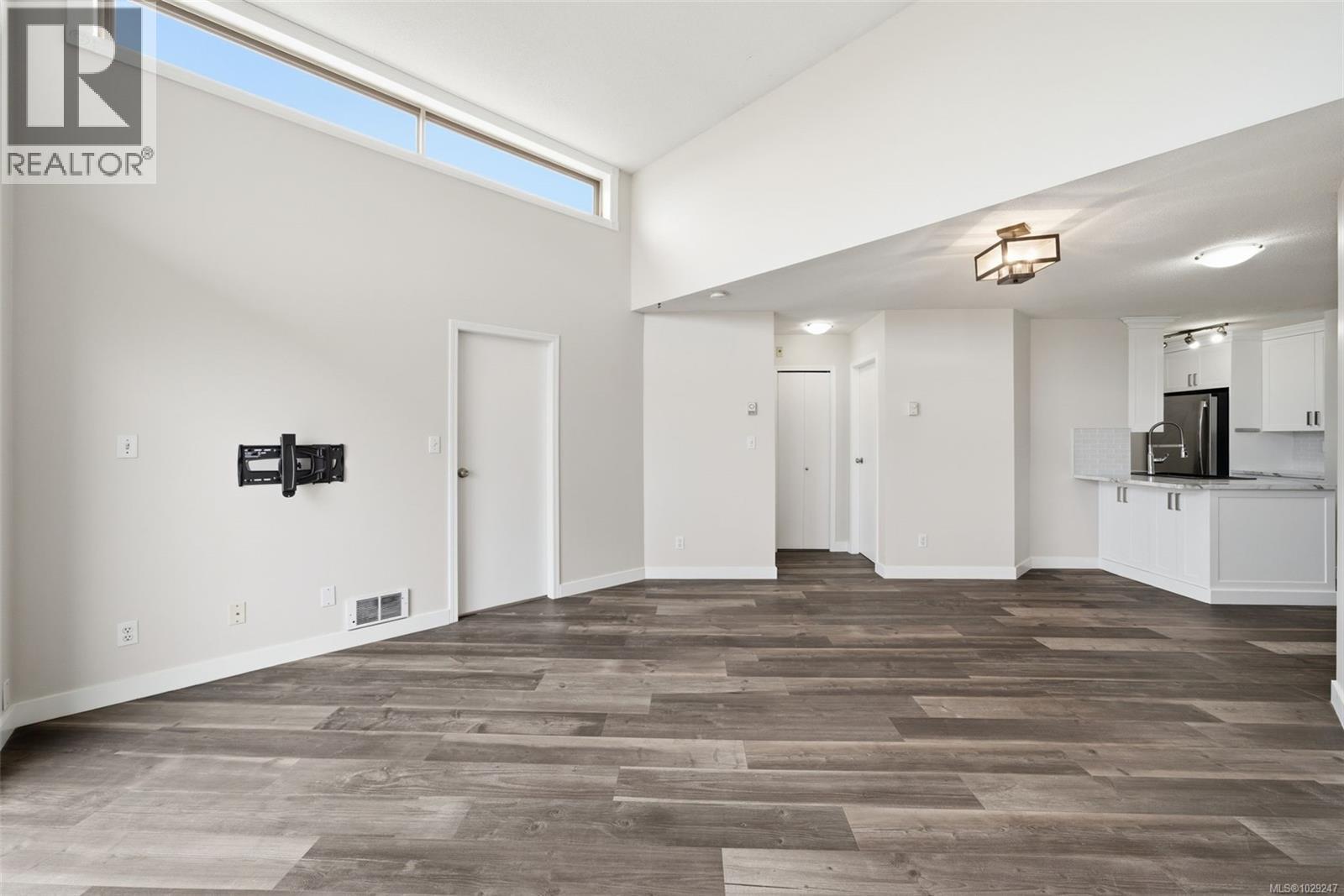 #408 2560 WARK ST - 8