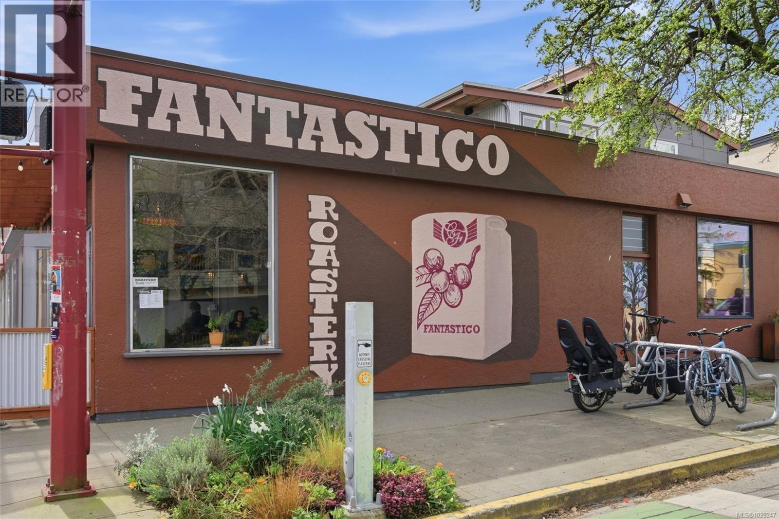 #408 2560 WARK ST - 24