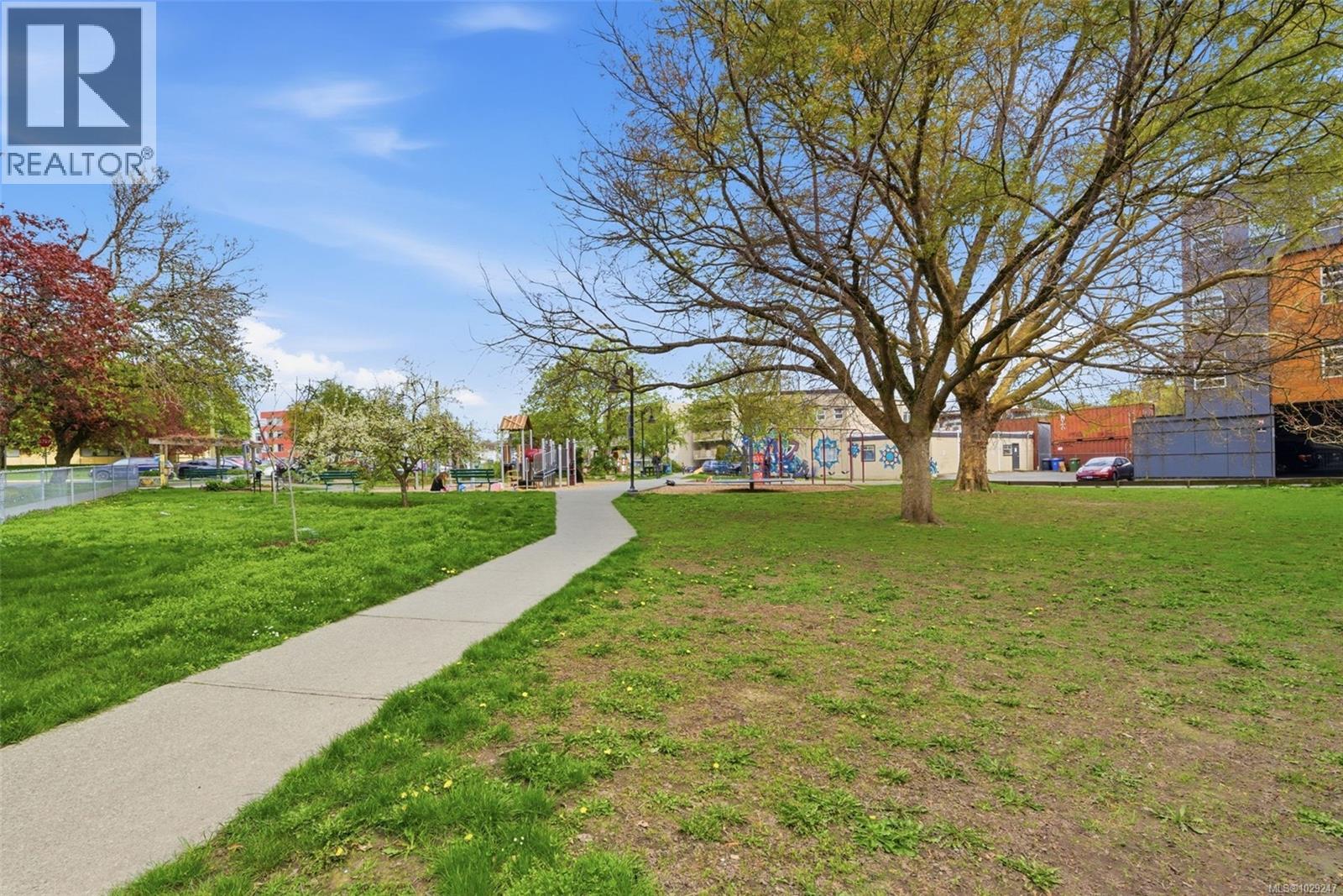 #408 2560 WARK ST - 22