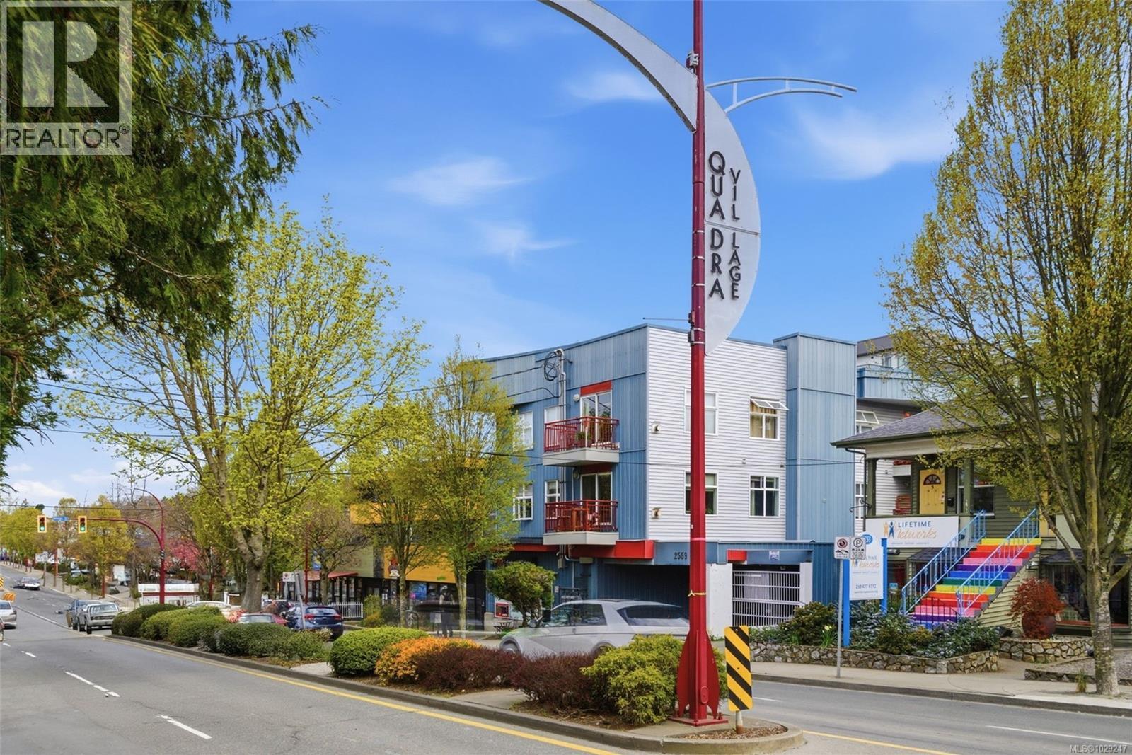 #408 2560 WARK ST - 23