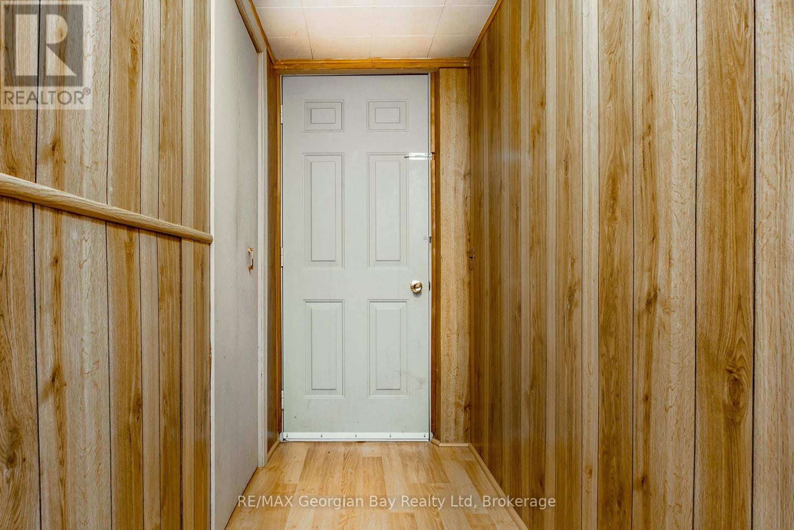 Separate entrance to lower level from back yard
