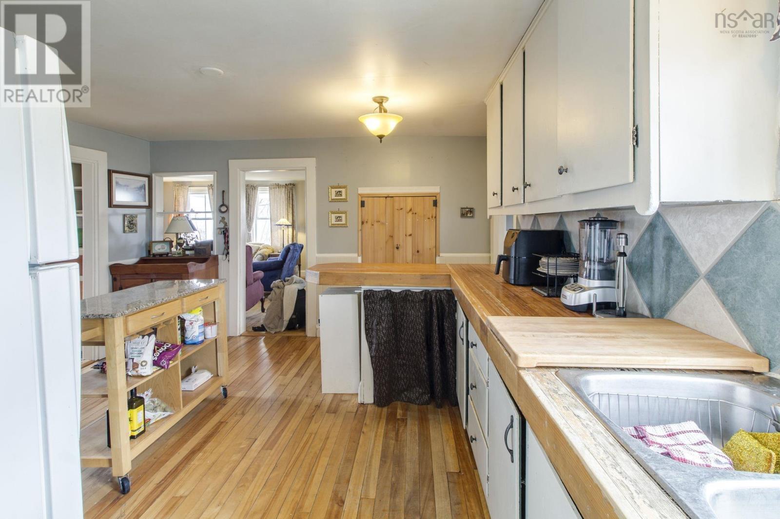 Property 16 of 50 of 6209 Highway 1