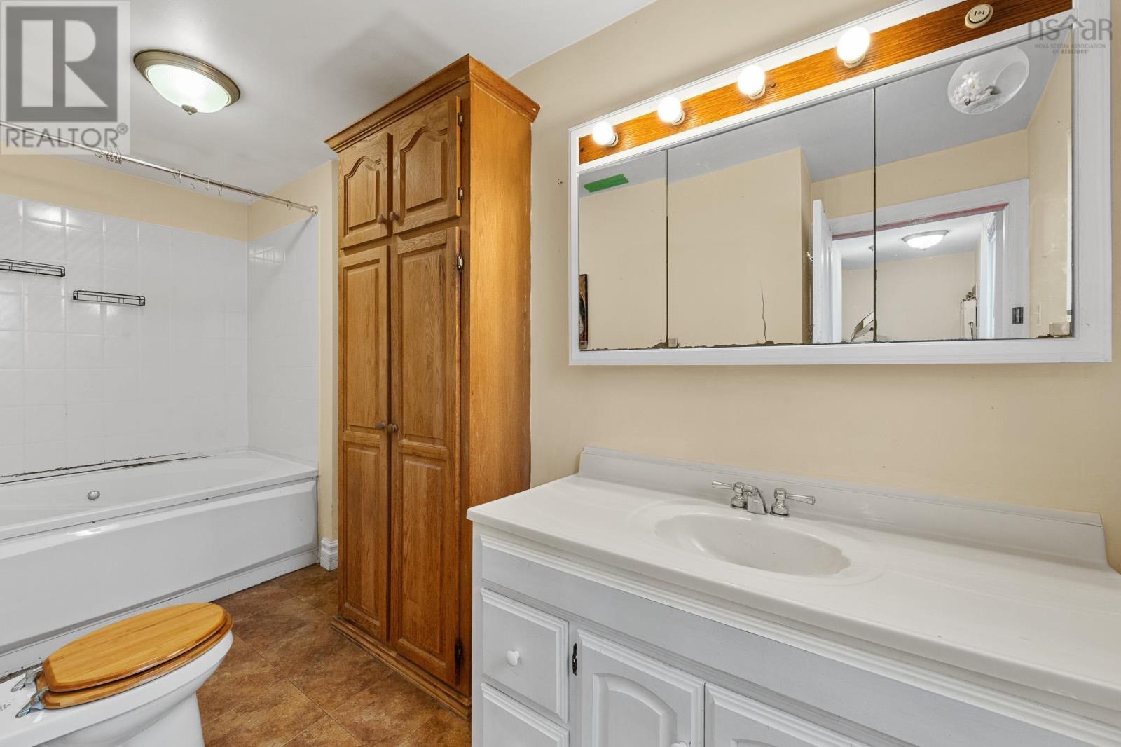 Property 10 of 51 of 6135 North Street