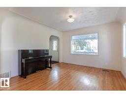Recreation room - 8736 76 Av Nw, Edmonton, AB T6C0J5 Photo 9