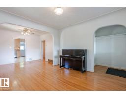 8736 76 Av Nw, Edmonton, AB T6C0J5 Photo 11