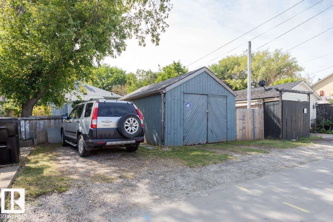8736 76 AV NW - 48