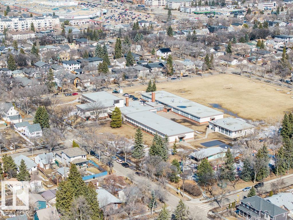 8736 76 AV NW - 54