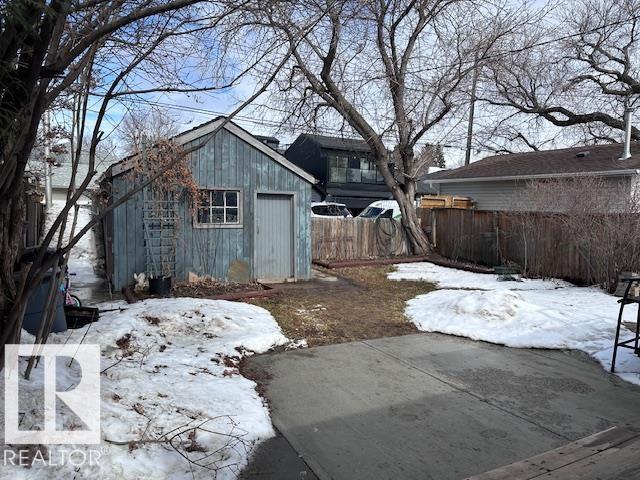 8736 76 AV NW - 47