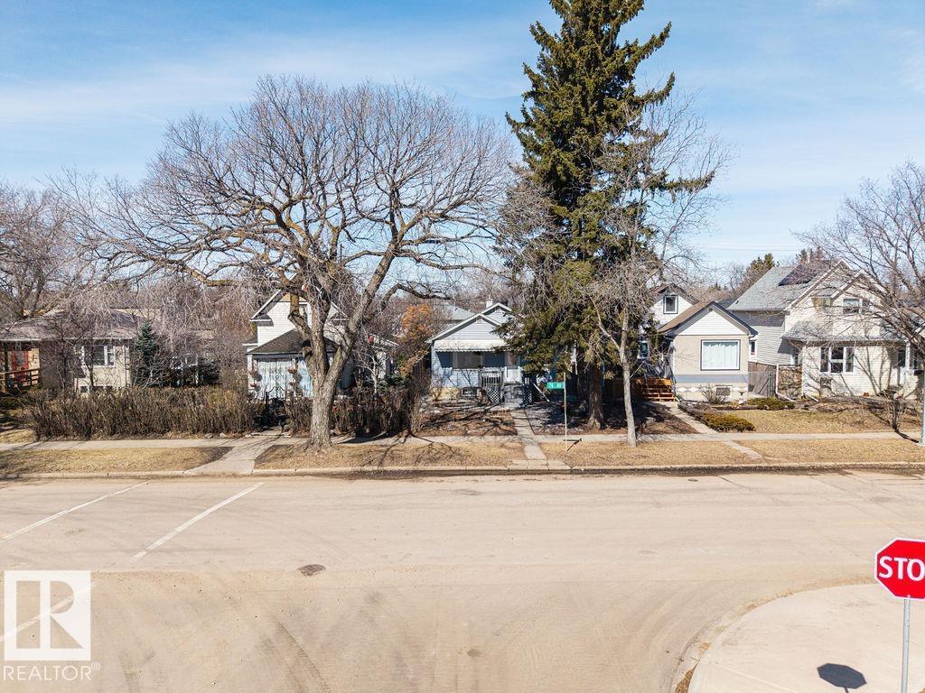 8736 76 AV NW - 51