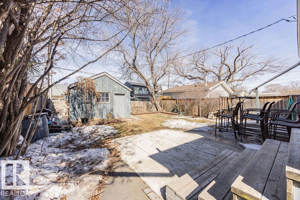 8736 76 AV NW - 57