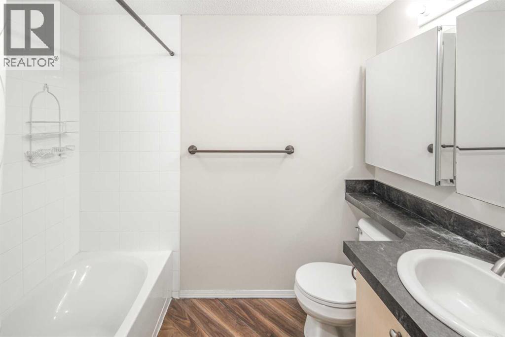 Single Family House for Sale in   Country Village Bay NE Country Hills Village Calgary 