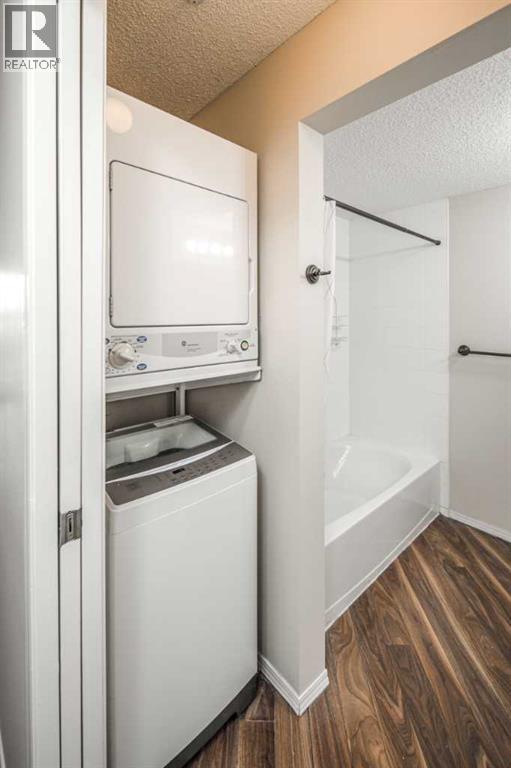 Single Family House for Sale in   Country Village Bay NE Country Hills Village Calgary 