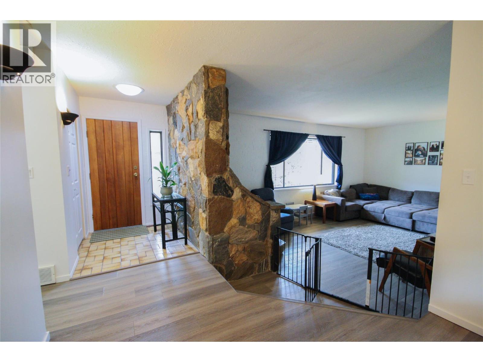 1402 AMHURST ROAD - 8