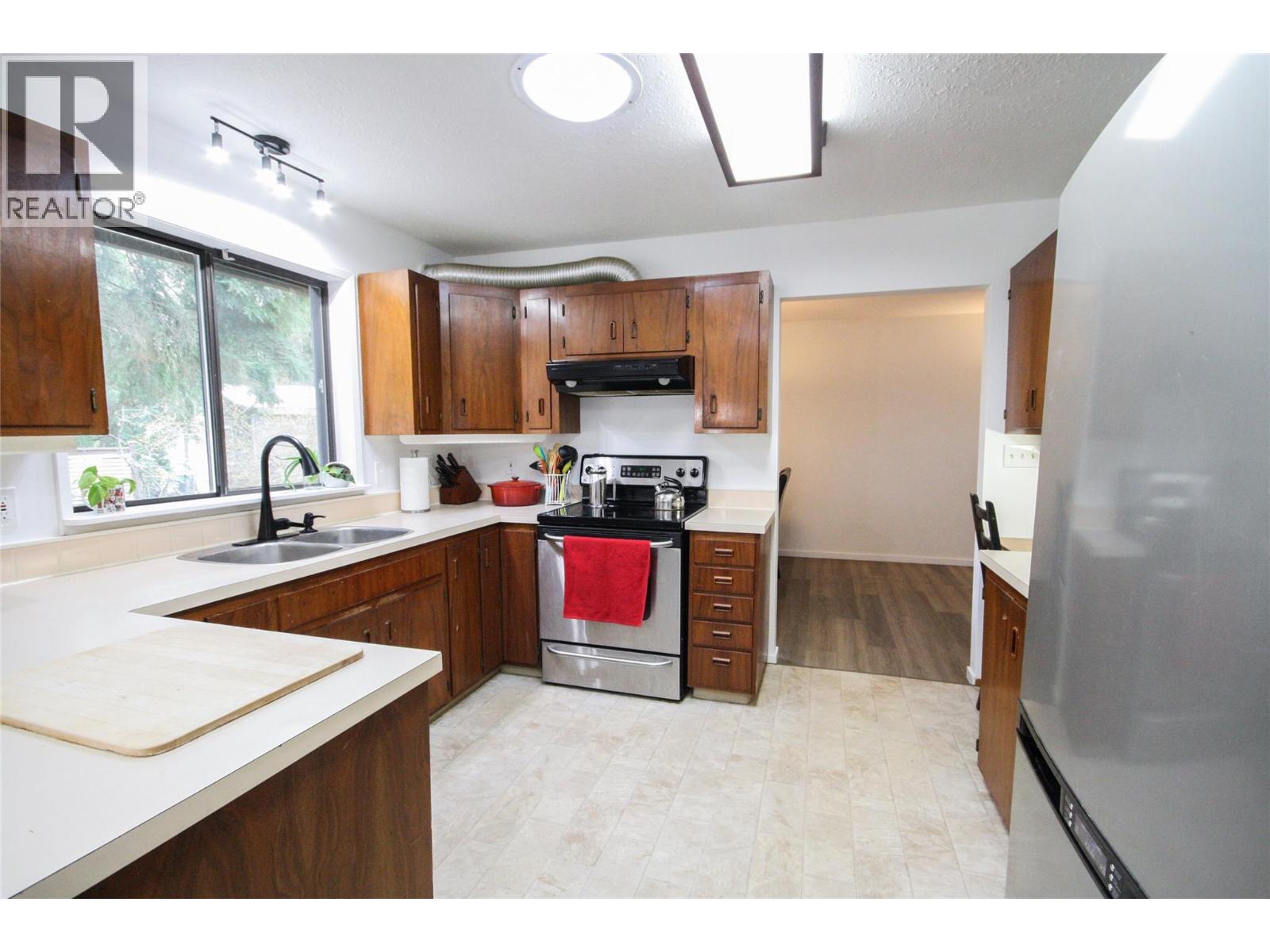 1402 AMHURST ROAD - 25