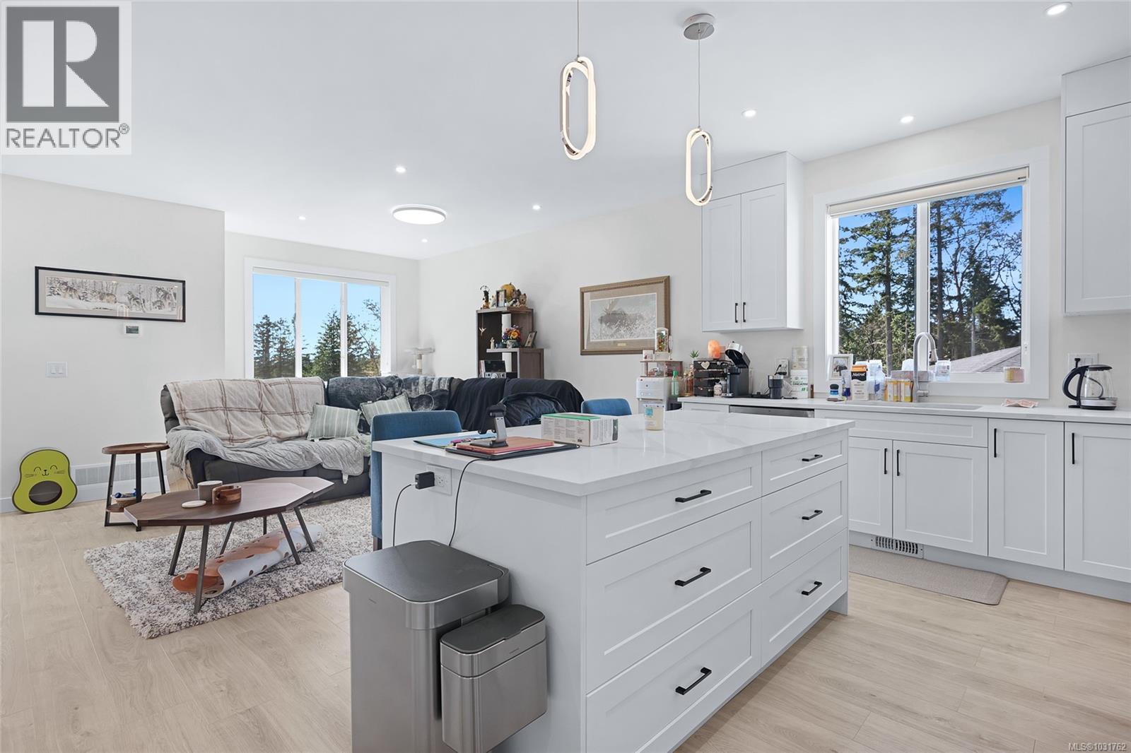 102 Linmark Way - 13