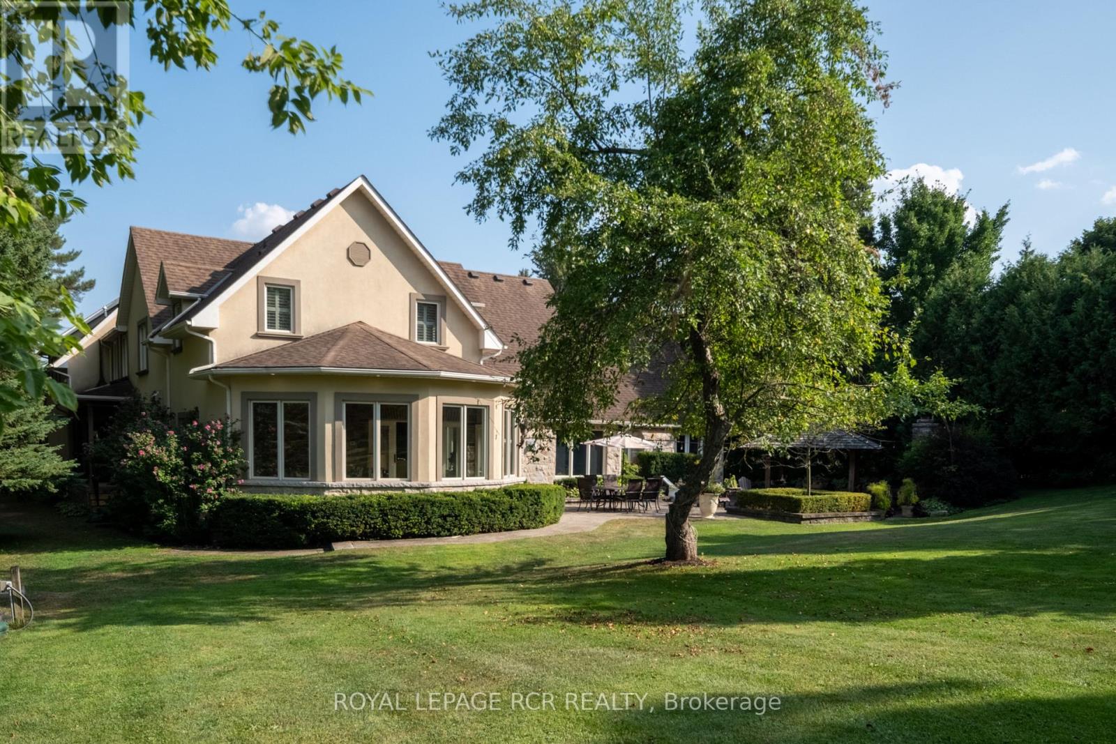 84 KENNEDY ROAD - 45