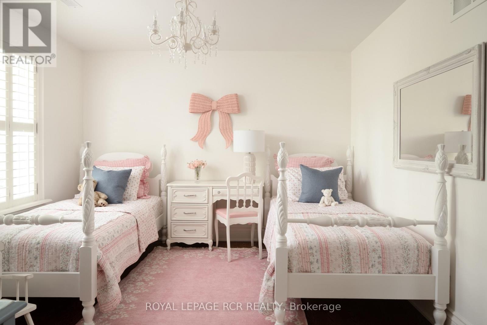 84 KENNEDY ROAD - 24