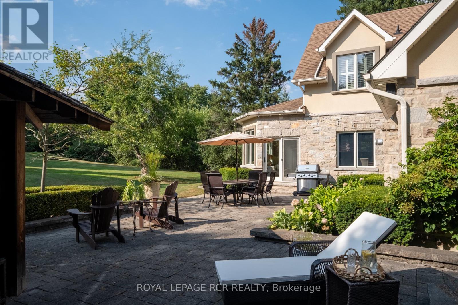 84 KENNEDY ROAD - 41