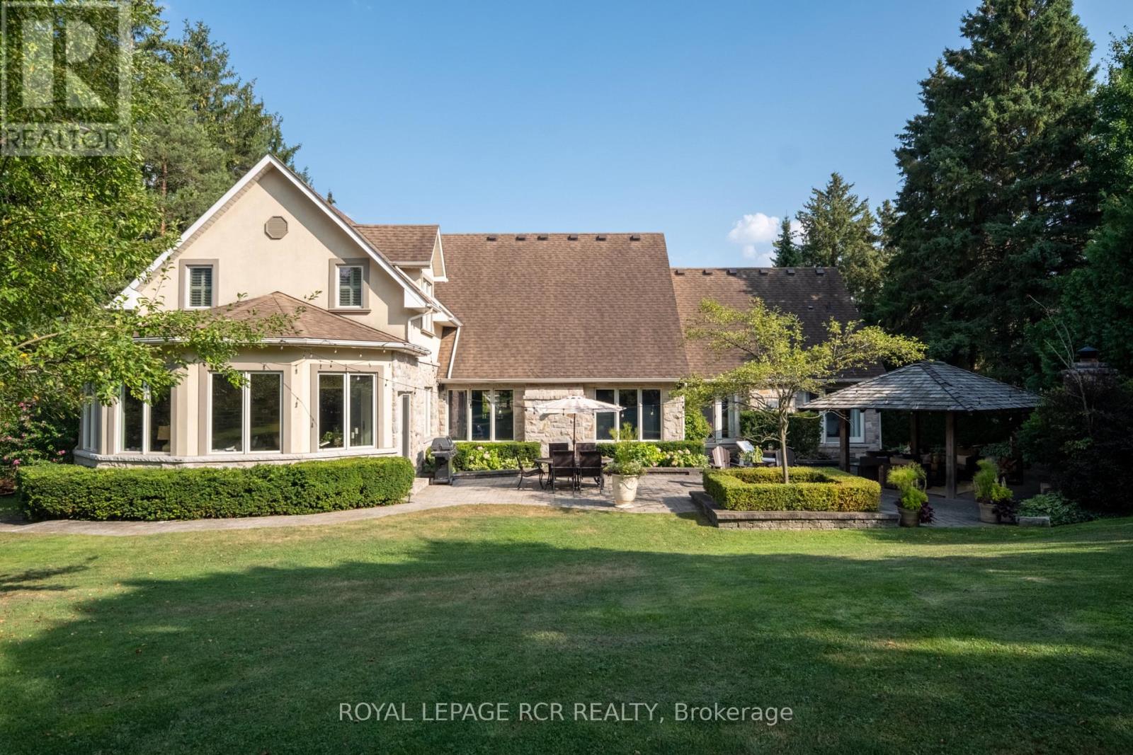 84 KENNEDY ROAD - 42