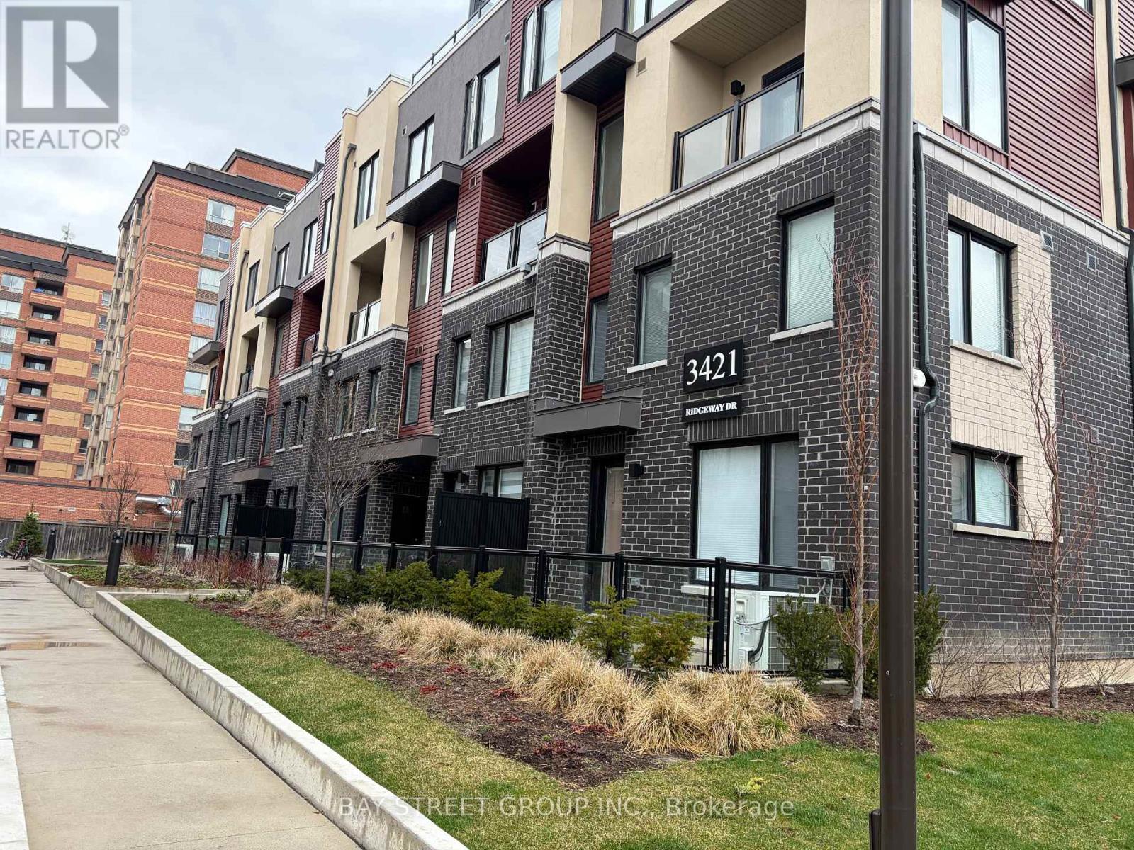 4 - 3421 RIDGEWAY DR DRIVE