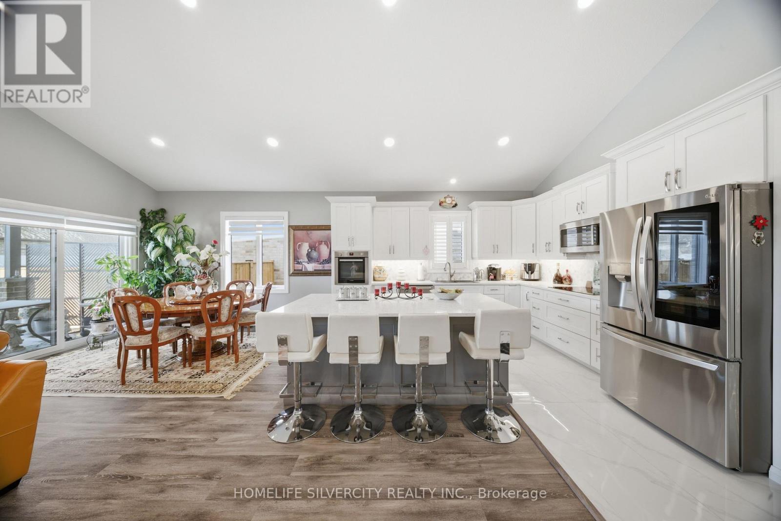 24 WINCHESTER CRESCENT - 12