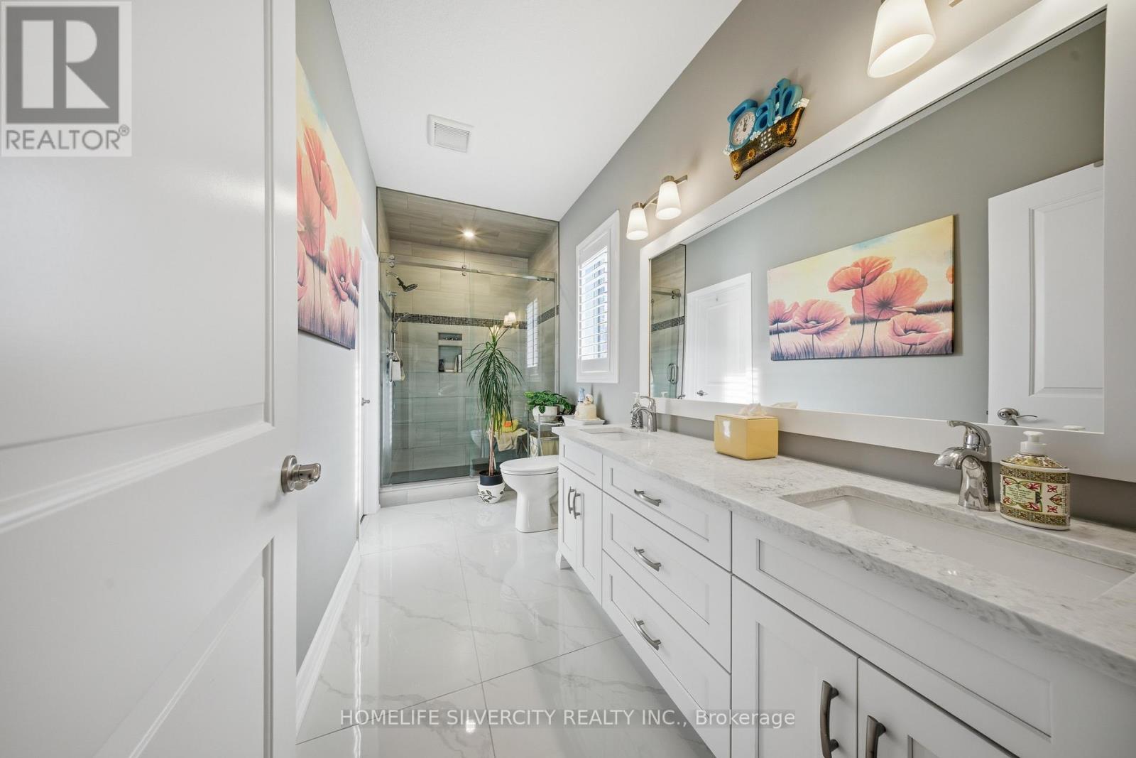 24 WINCHESTER CRESCENT - 24