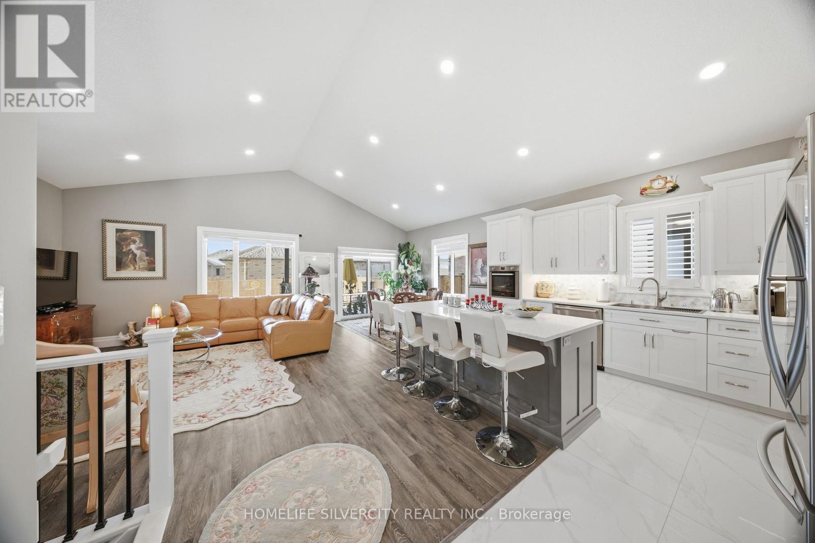 24 WINCHESTER CRESCENT - 11