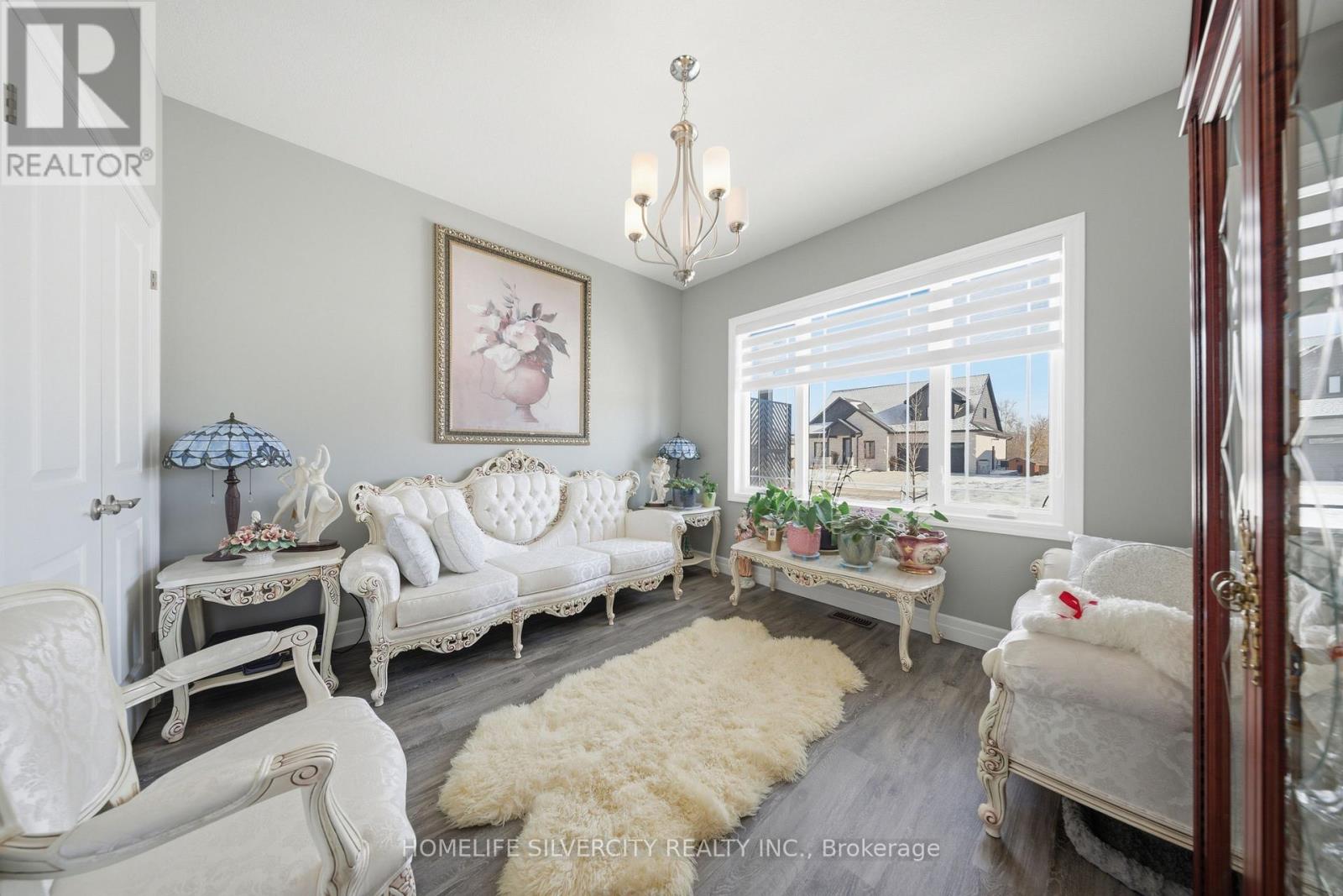24 WINCHESTER CRESCENT - 9
