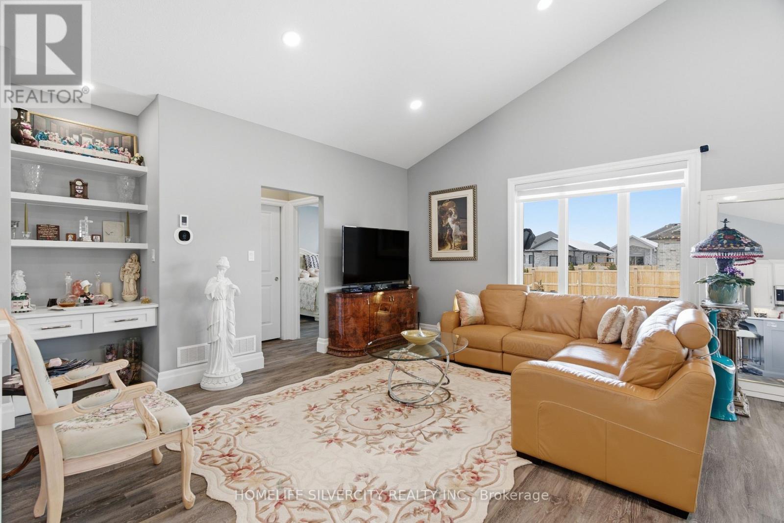 24 WINCHESTER CRESCENT - 19