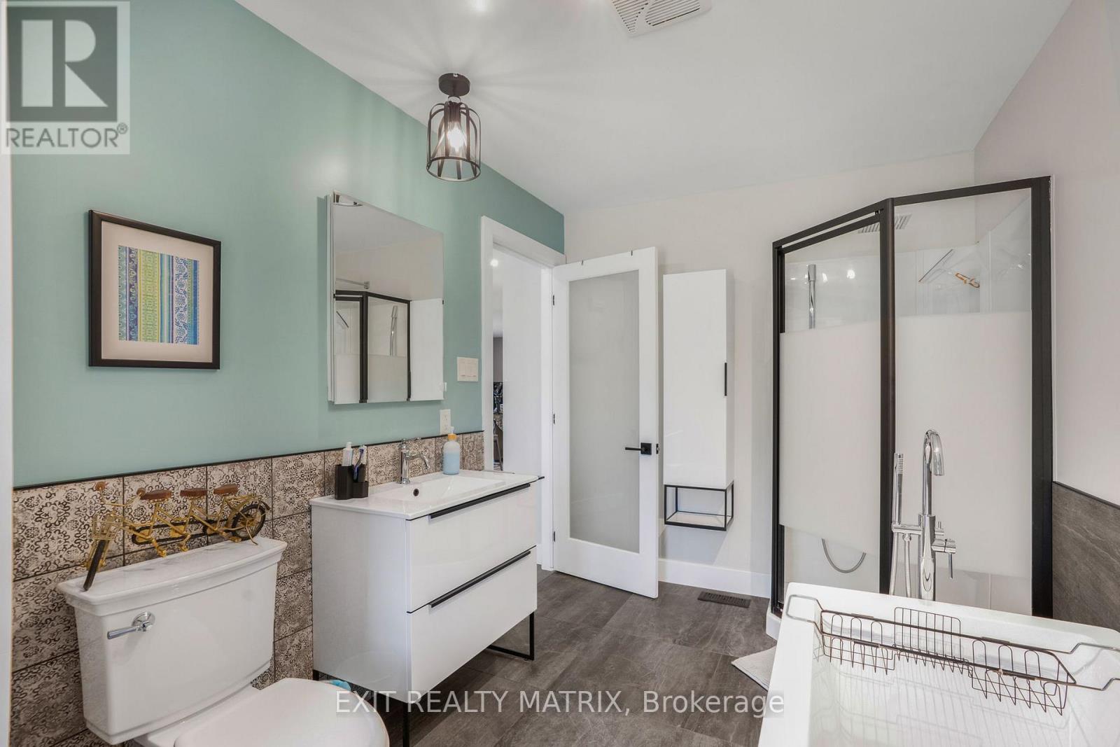 3515 FRONT ROAD E - 33