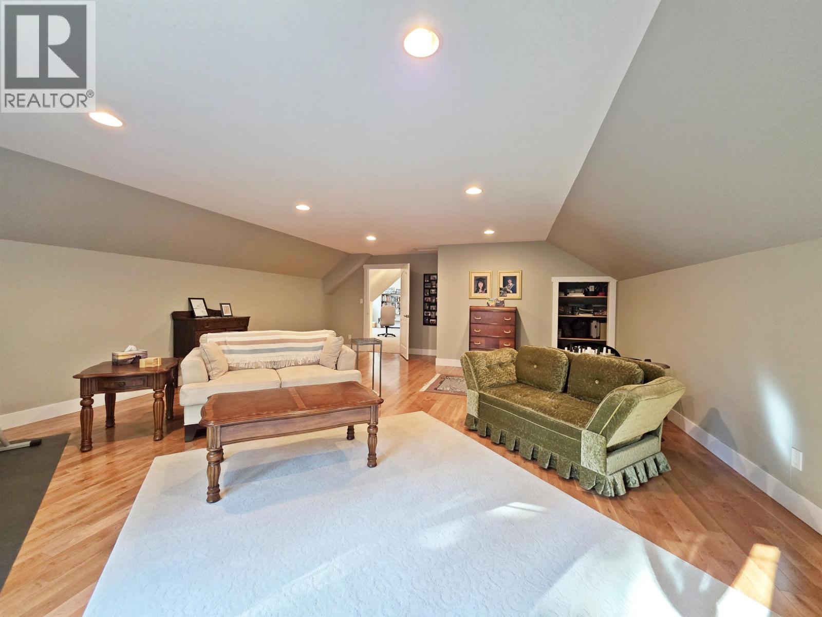 4762 CAROLYN ROAD - 35