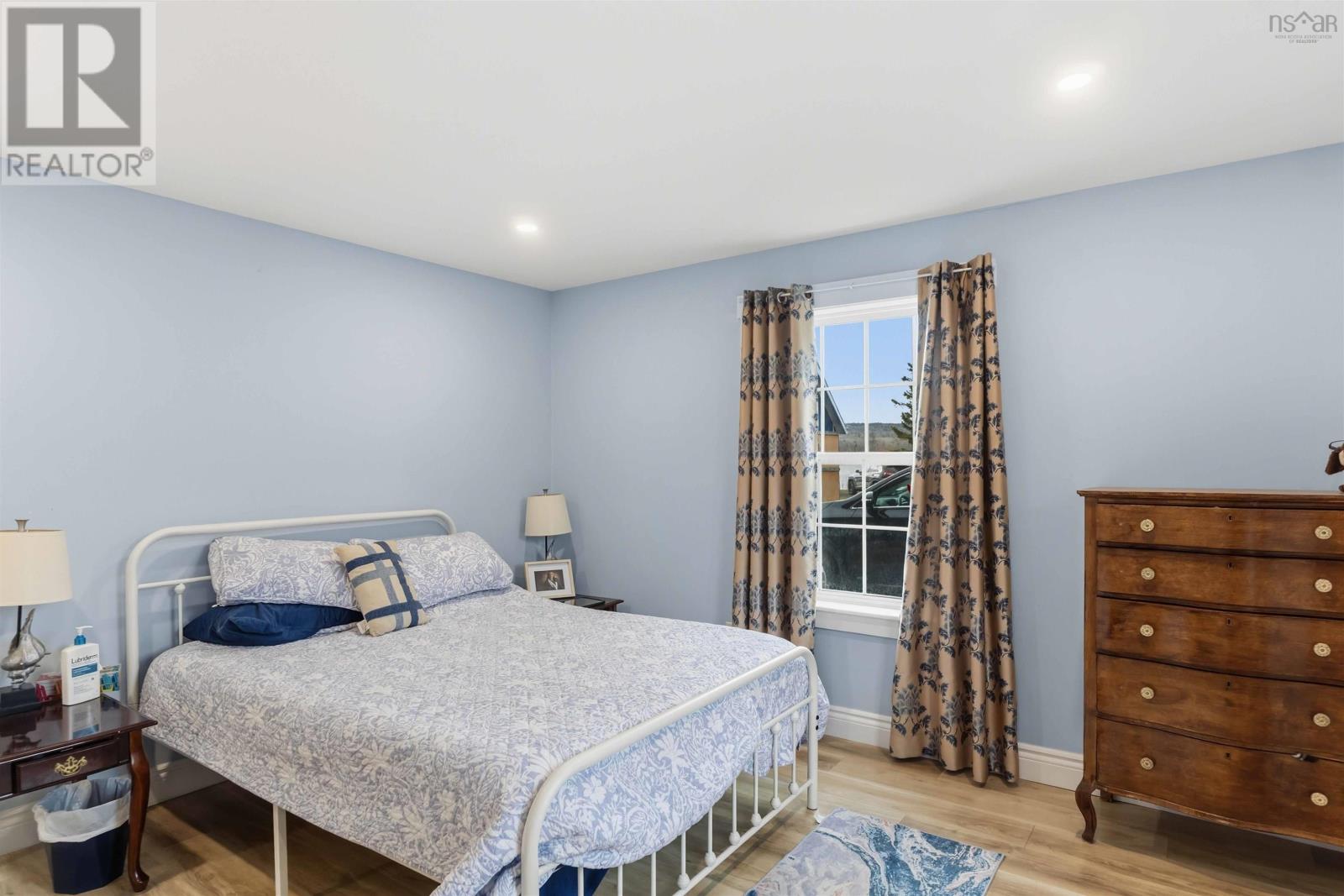 Property 25 of 46 of 6 Massachusetts Road