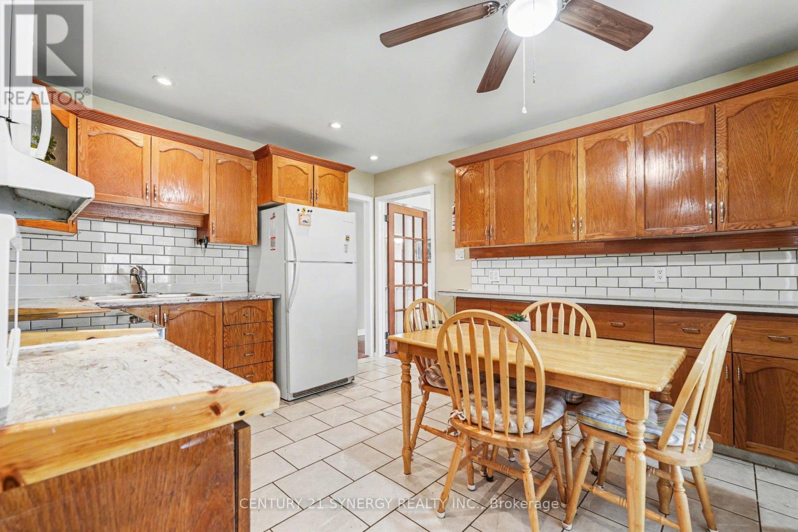 220 HIGHFIELD CRESCENT - 12