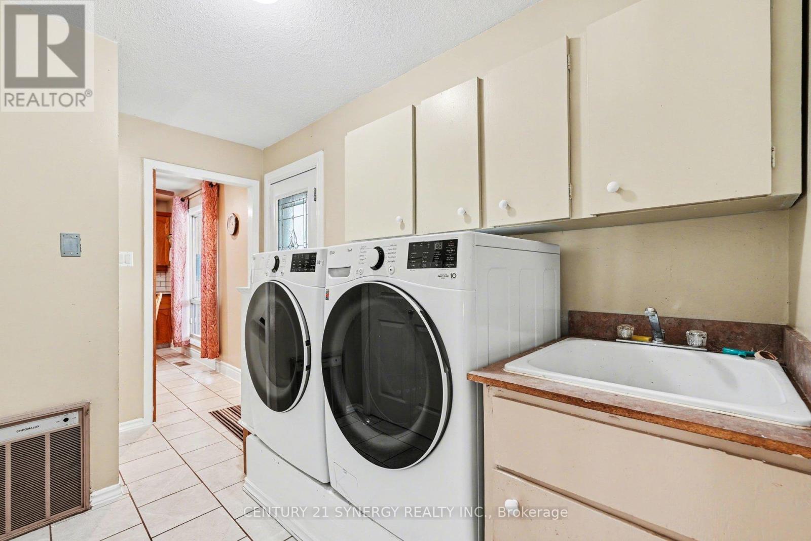 220 HIGHFIELD CRESCENT - 20